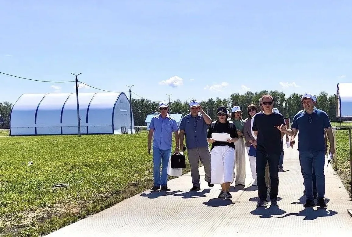 Губернатор края Виктор Томенко провёл рабочее совещание по подготовке Всероссийского Дня поля
Крупне