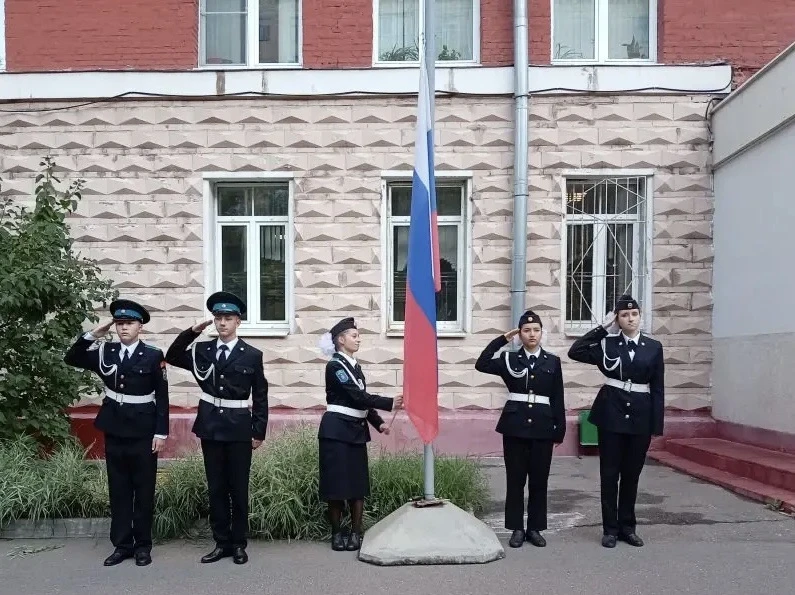 Церемония поднятия Государственного флага