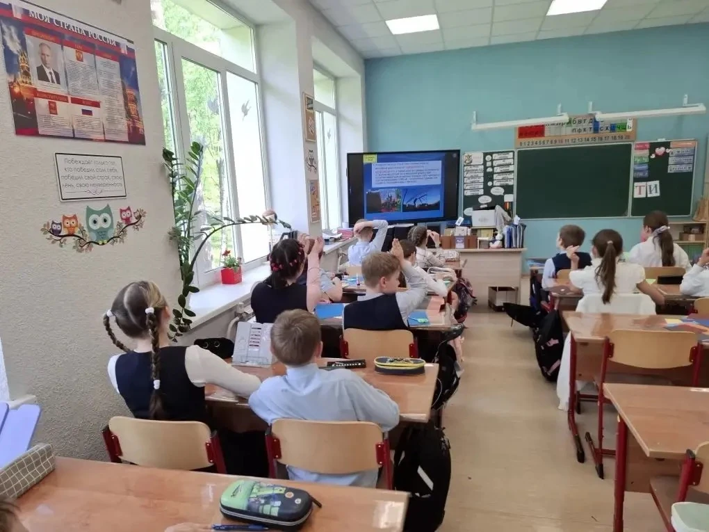 ☝🏻❗️В период с 1 по 22 мая в классах школы проведены занятия«Уступи дорогу поездам»