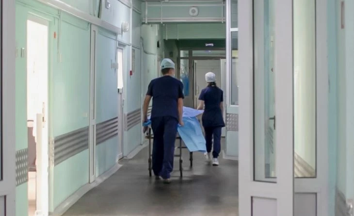 В больнице скончался один из пострадавших от ракетного удара по кировскому заводу 
 
Мужчина получил