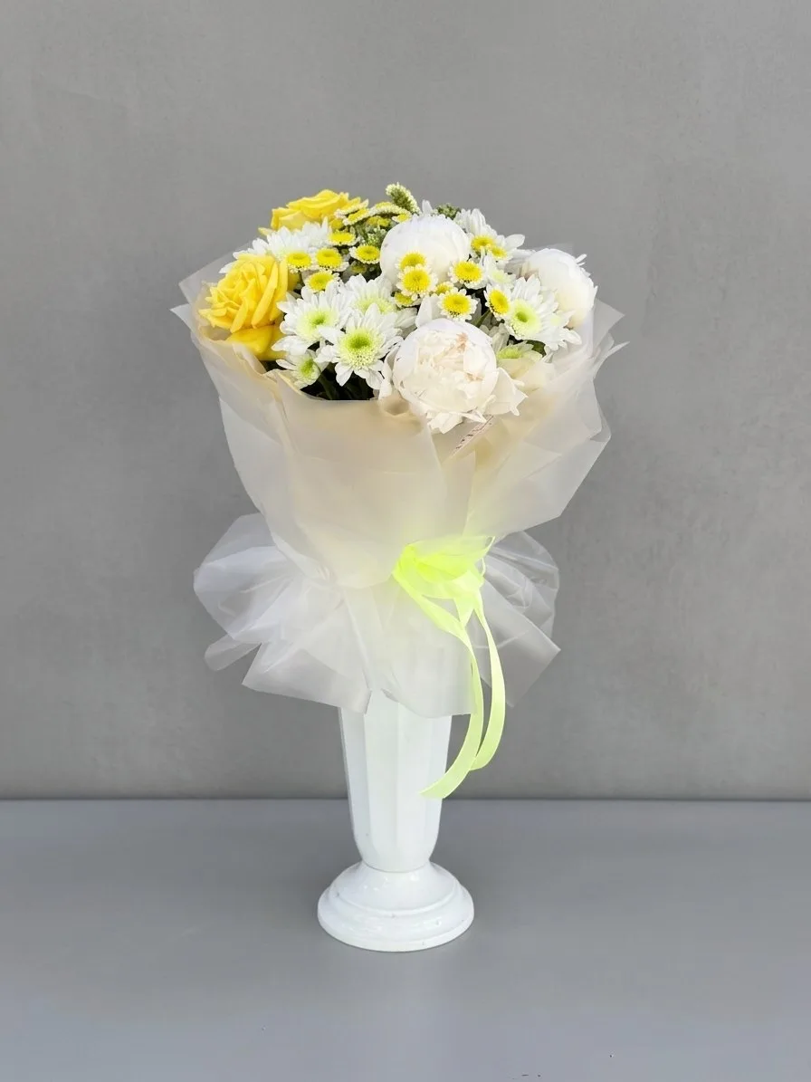 Букет из роз, хризантем и пионов🌼3370₽
