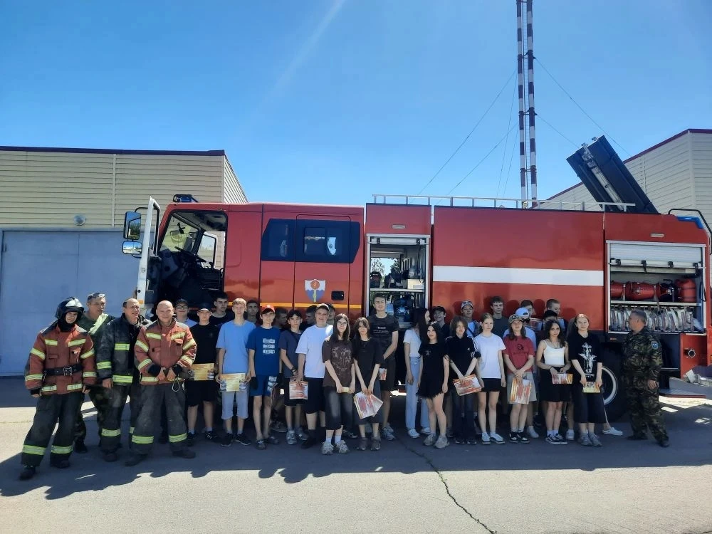 ВСТРЕЧА С СОТРУДНИКАМИ МЧС 🚒
К ребятам из Митрофаовской школы на пожарной машине приехали сотрудник