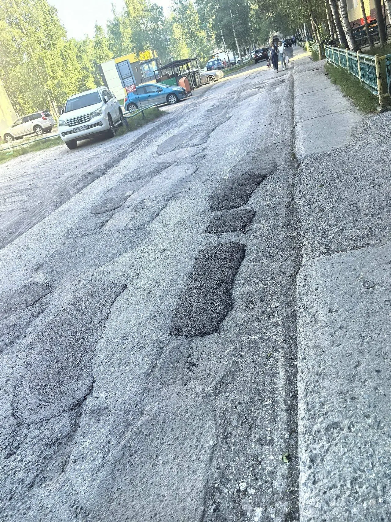 Не Чп конечно, но мастера асфальтового искусства на ул. Менделеева, д. 18, решили удиви...