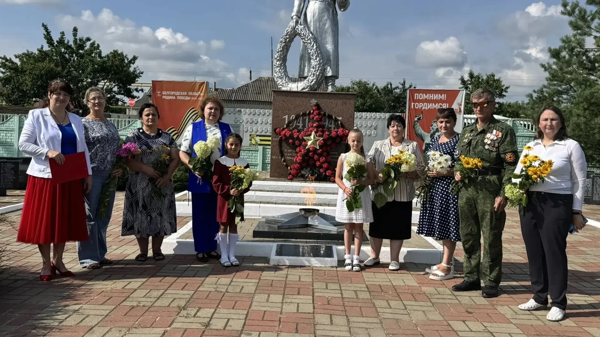 Сегодня в селе Мелихово состоялась трогательная и важная акция — возложение цветов к па...