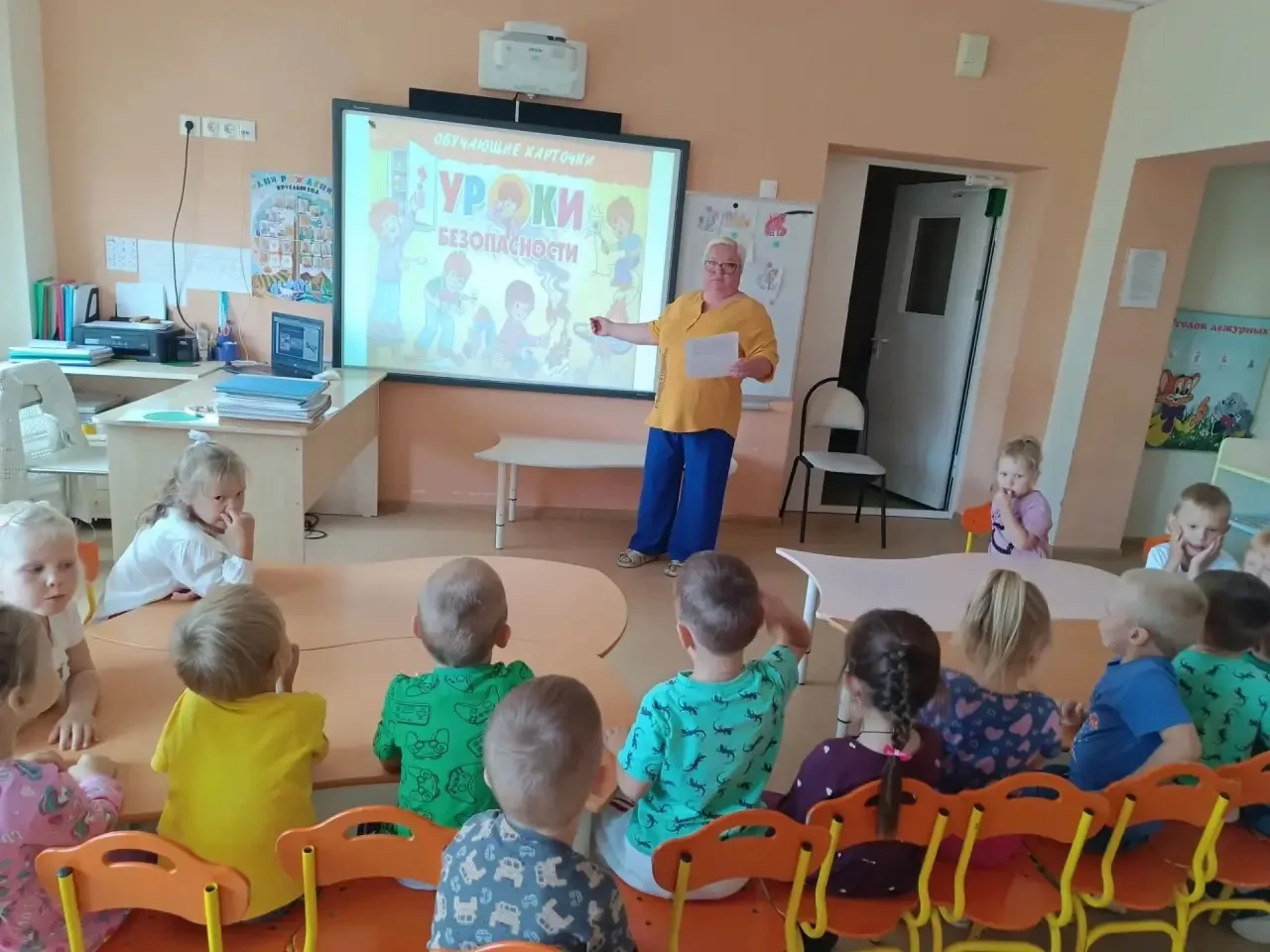 1 сентября — начало учебного года, и сегодня в средней группе «Солнышко» прошёл урок бе...