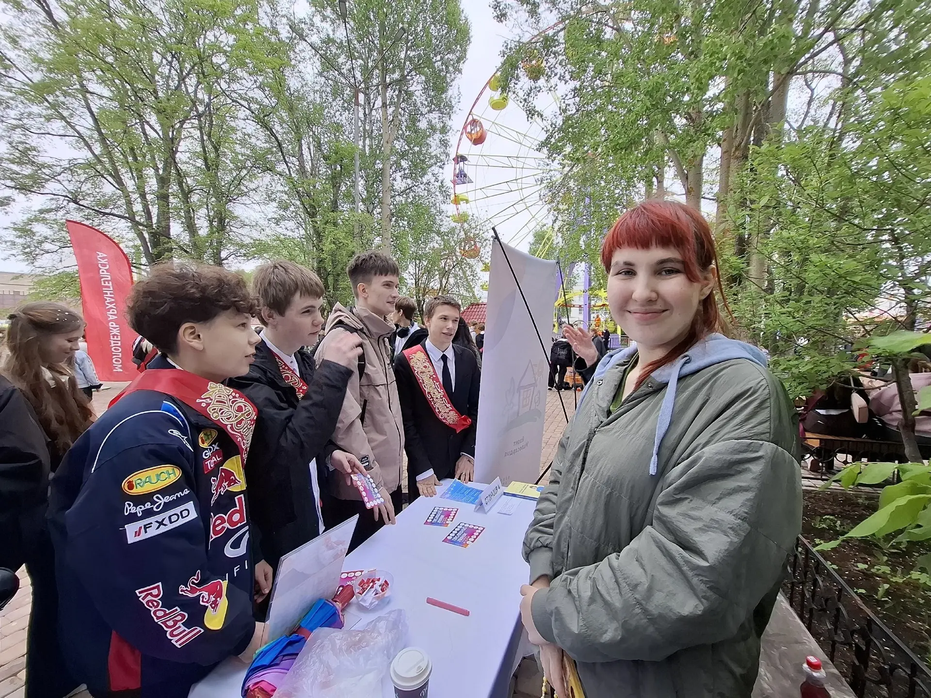 🔔 Последний звонок в «Потешном дворе»  Волонтёры «Кванта милосердия» Ксения Чешкова и Полина Кошкина