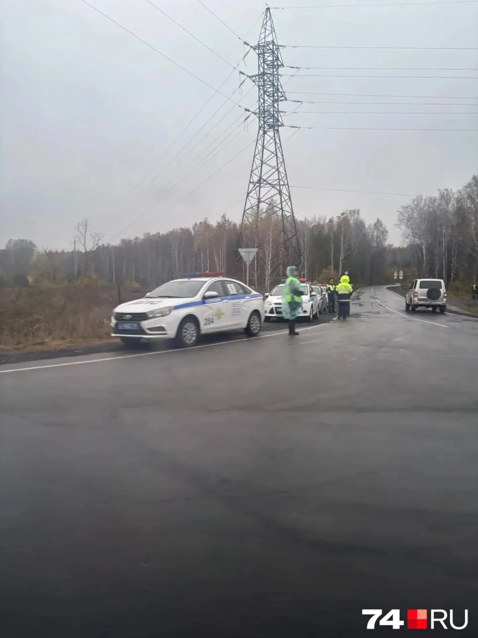Меж тем подъезды к учебному полигону перекрыли со стороны Верхних Карасей и Непряхино.
