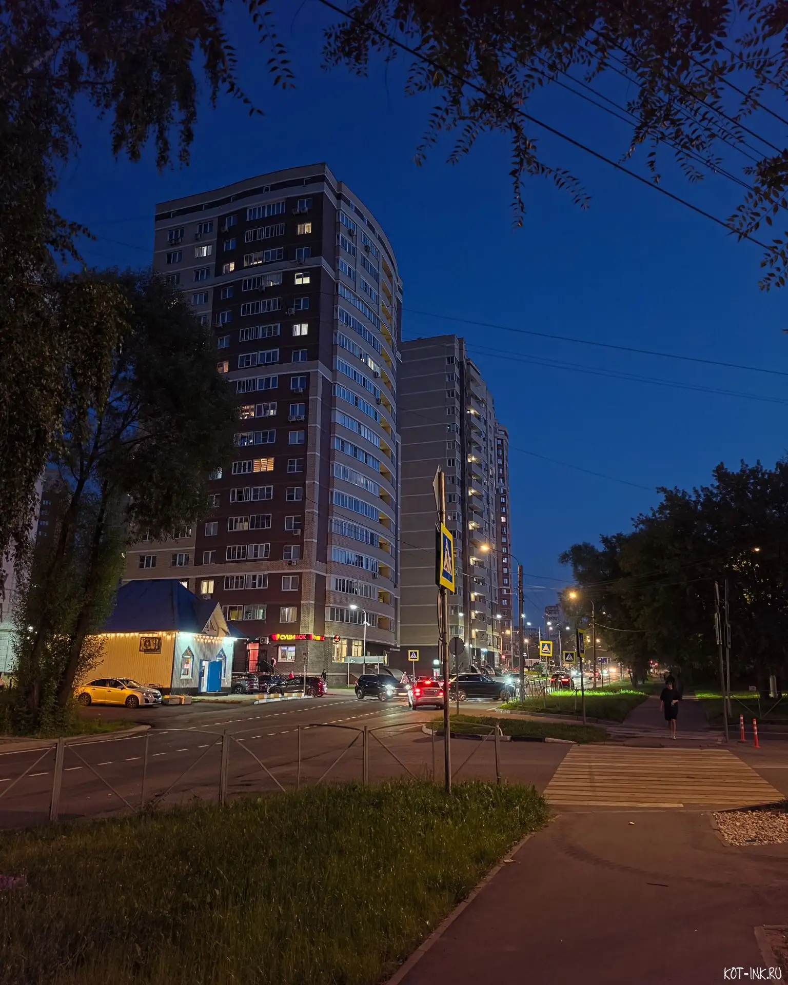 Завершим среду снимком вечернего Солнечногорска 🌝

Центр медленно погружается в летнюю ночь, а улиц