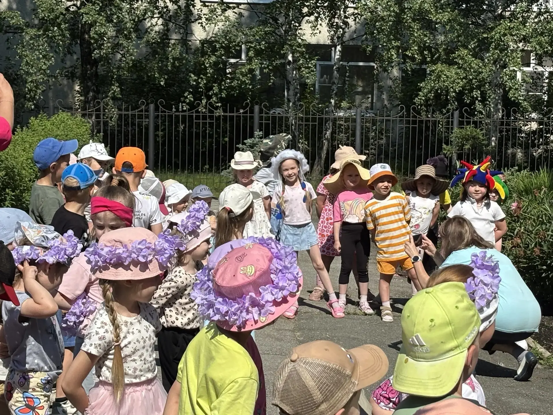 В нашем детском саду состоялся  Праздник Цветов -" Нам лето улыбается....".
 Мероприятие было направ