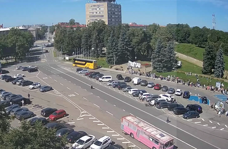 Камера - очередь из Нарвы (Эстония) в Россию https://balticlivecam.com/ru/cameras/eston...