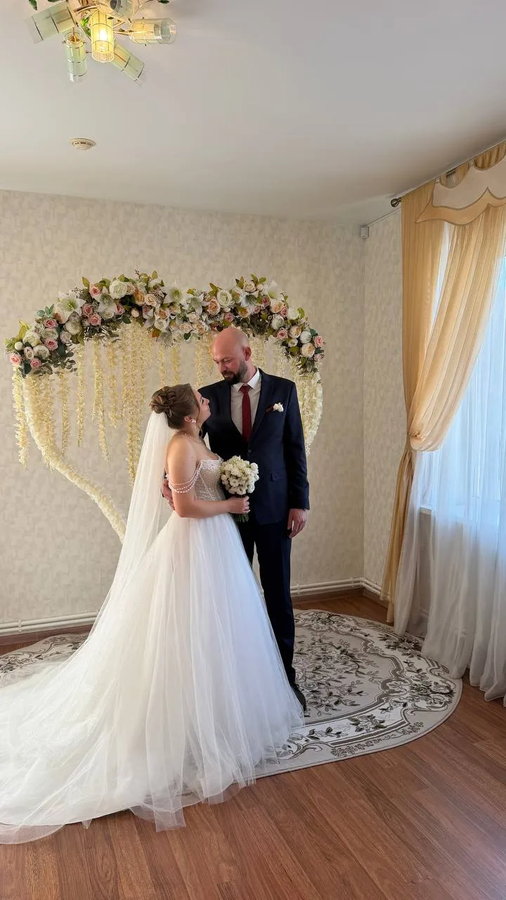 Давайте сегодня еще видео из загса, а с банкета уже потом. А то я опять ничего за день ...