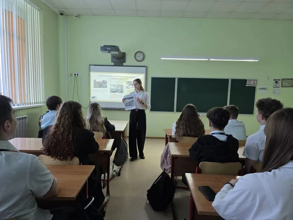 📆🎓 Вчера в нашей школе в рамках Всероссийской акции «Шаг в студенчество», посвященной Дню российског