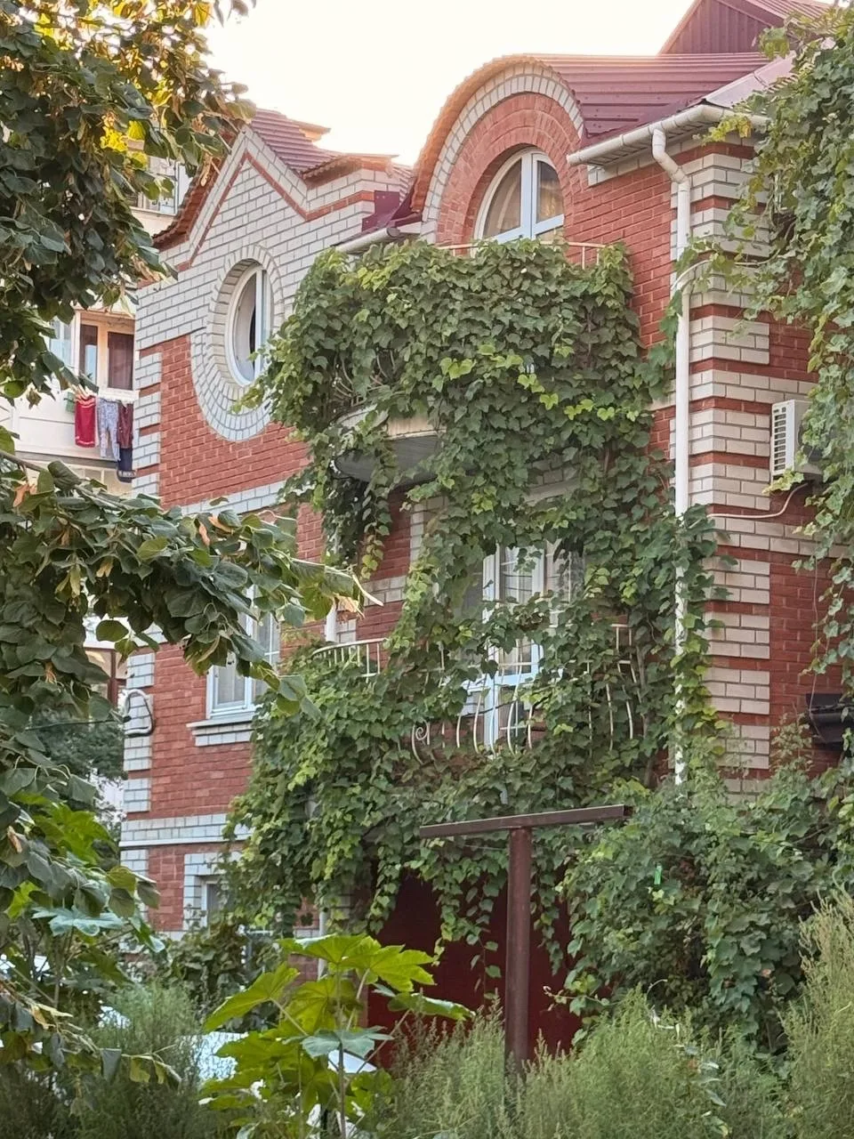Атмосфера летних уютных анапских улочек🏡