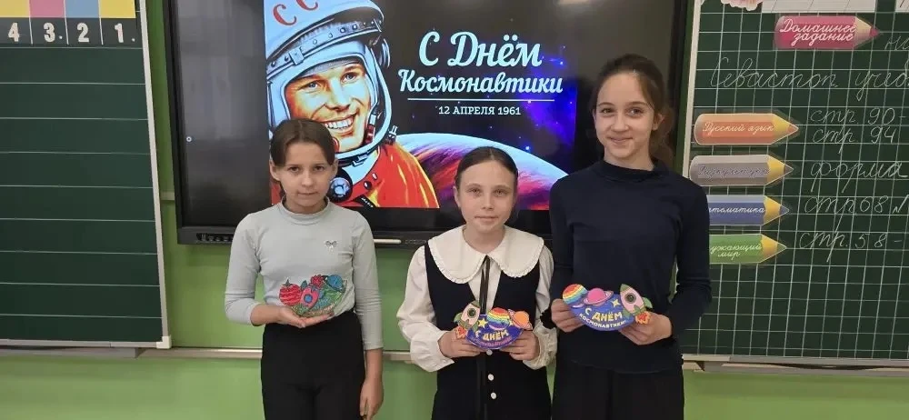 🎨✨ Творчество и музыка ко Дню космонавтики!  Ребята 3‑В класса не просто нарисовали красочные поздра