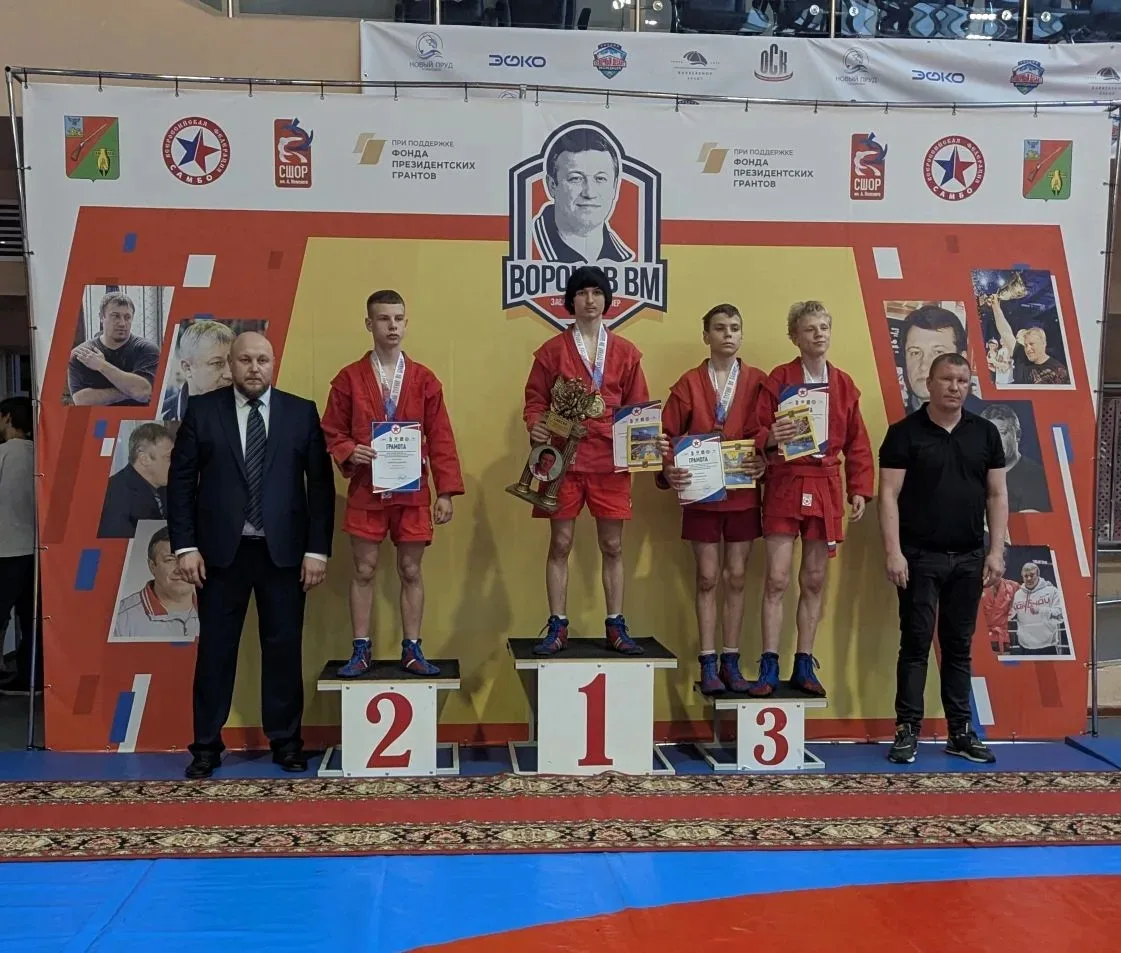 🥋 Поздравляем Арсения Круть , ученика 10 м класса, с золотой наградой!🥇🥇🥇 Арсений стал чемпионом сре