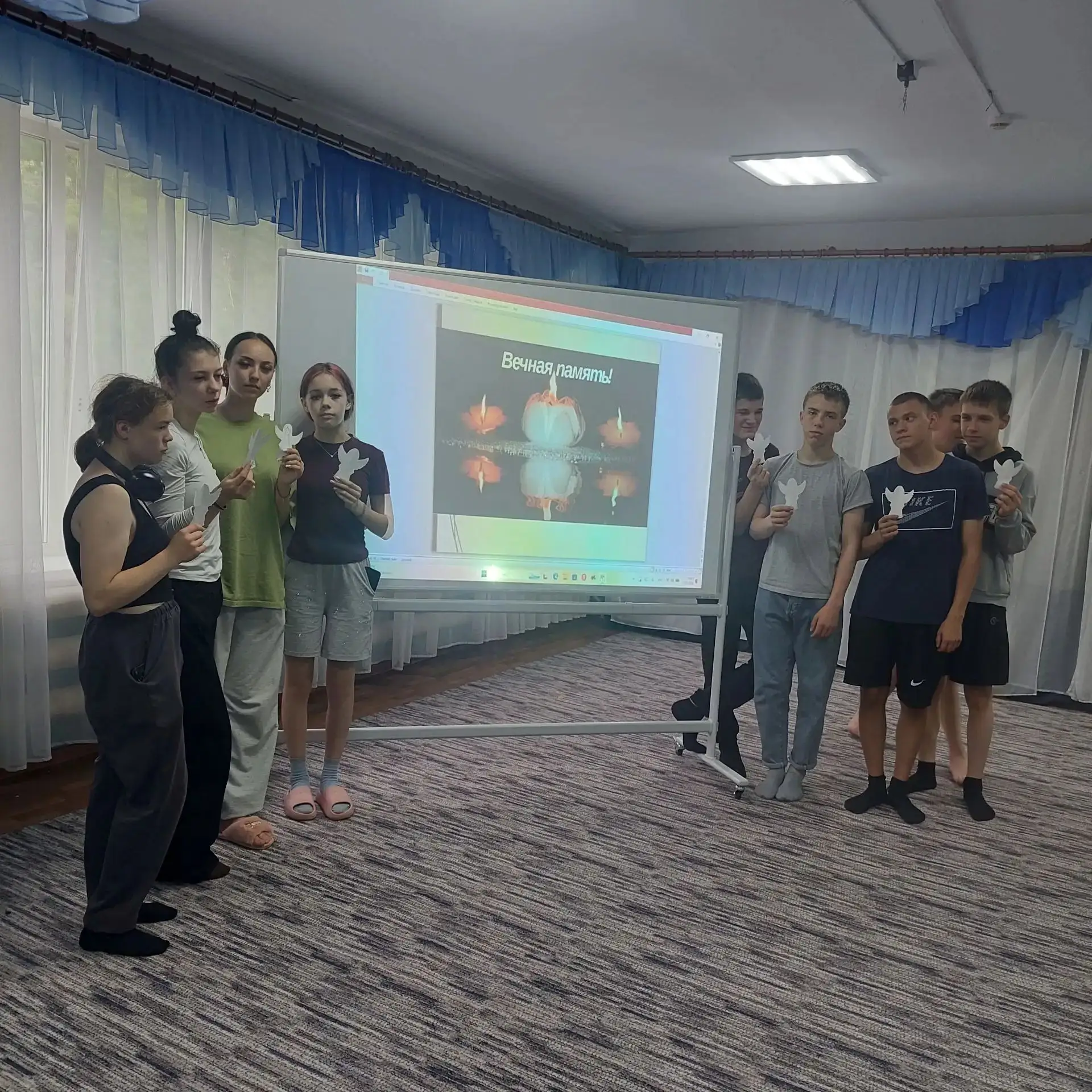 🕊️ 27 июля в Тындинском СРЦН прошел День памяти детей Донбасса. 🙏 Воспитанники посмотрели фильм, ч