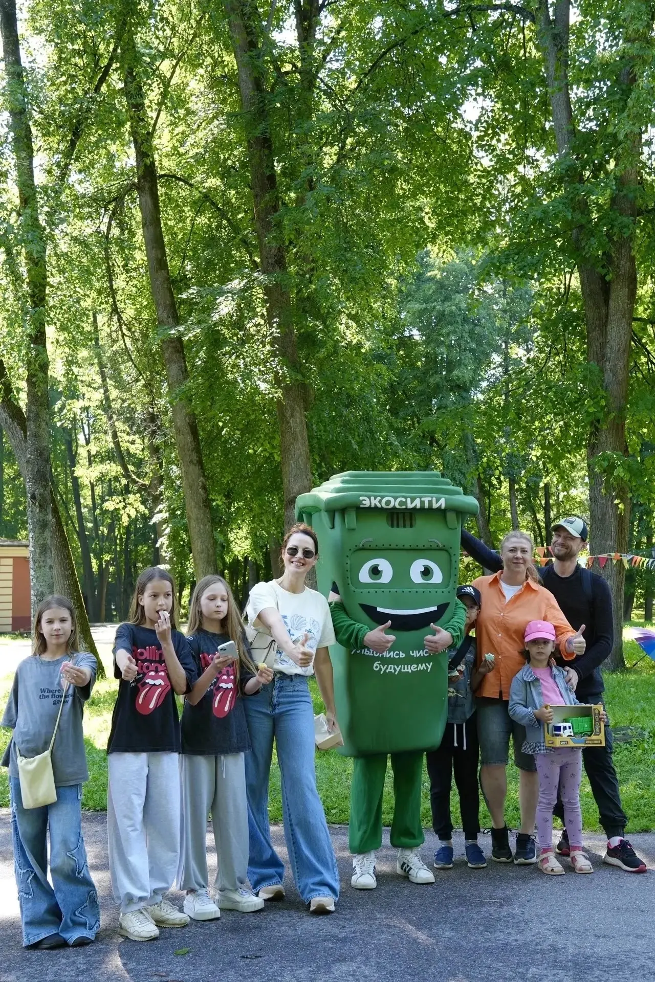 🌍 ДОБРАЯ ТРАДИЦИЯ ЖИВЁТ: «Экосити» на фестивале «Доброе воскресенье». 💚💙

7 июня наши сотрудники 