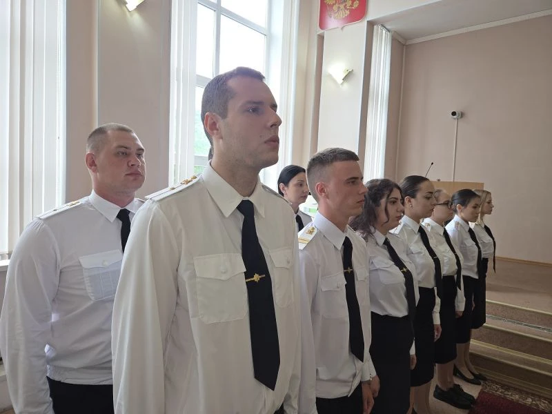 В Хабаровске состоялась торжественная церемония принятия Присяги молодыми сотрудниками ...