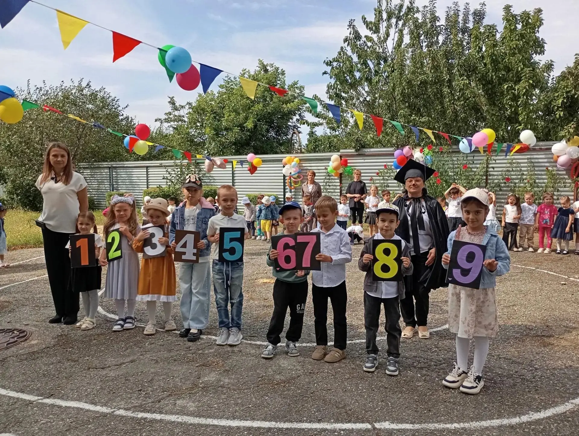 🎉 С Днём знаний, дорогие друзья! 🎉