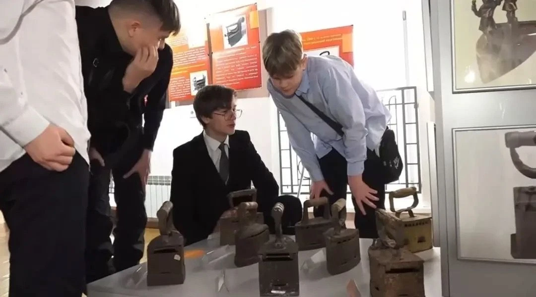 4 февраля ученики 7В класса с классным руководителем Нажаловой Н.И. побывали на открытии выставки «Г
