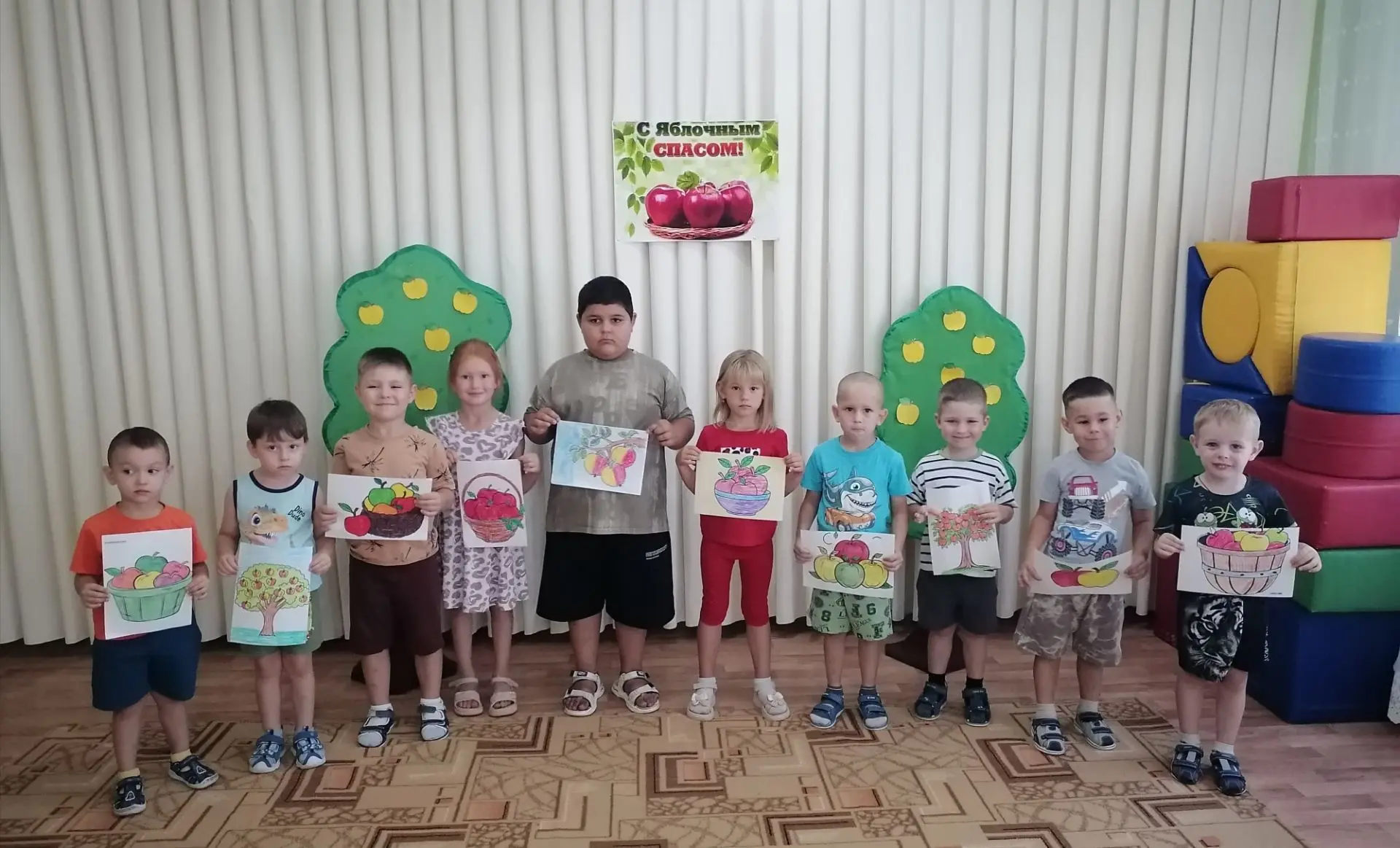 В нашем детском саду прошёл весёлый познавательный праздник - Яблочный Спас!🍎 🍎