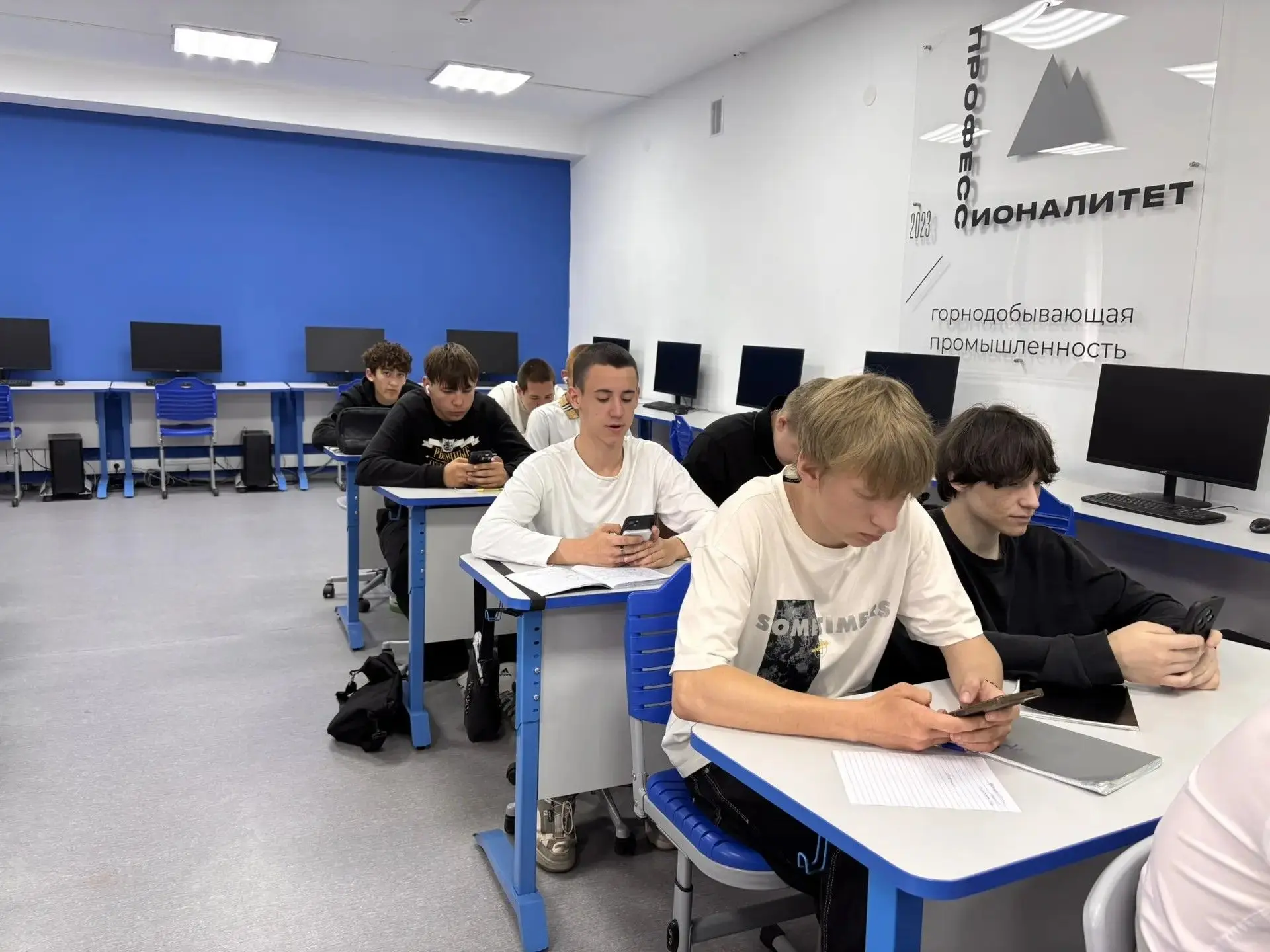 Привет, будущие профи! 

🔥 Учебная неделя в ваших колледжах и техникумах выдалась насыщенной - карь