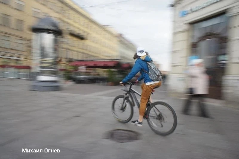 Почти на четверть (24,2%) выросло число аварий с травмированием велосипедистов в России...