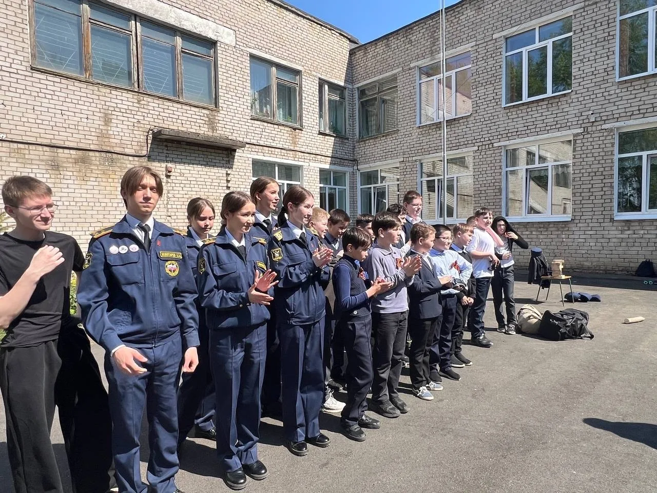 🚩 Сегодня в школе прошли захватывающие соревнования на радиоуправляемых машинах «Большие гонки — 202