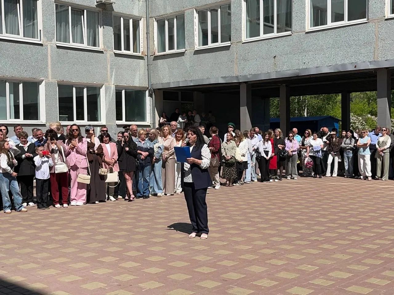🎓 Последний звонок: гимн юности и мечтам!  Сегодня в  гимназии прозвучал последний звонок для одинна
