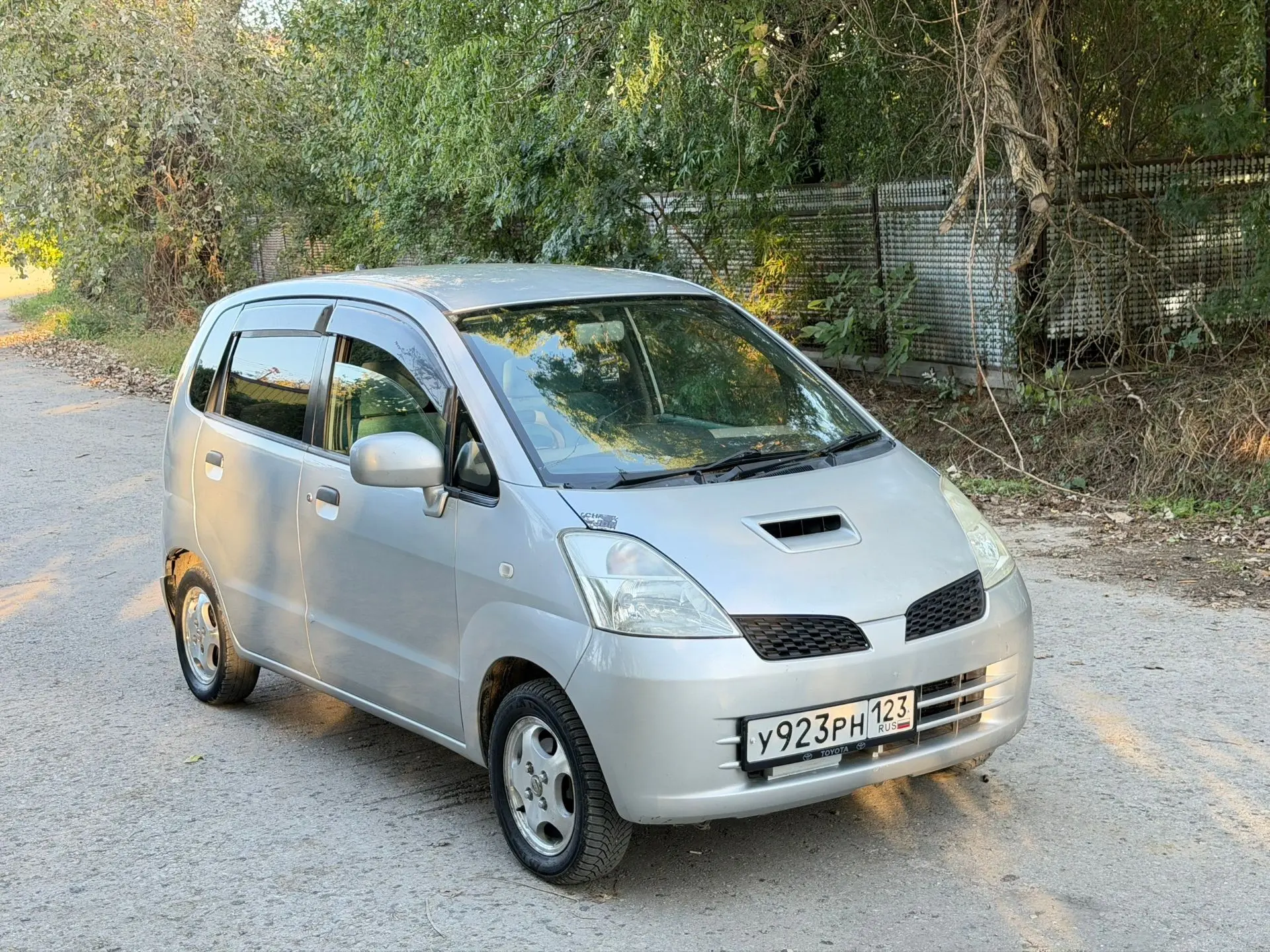 Продам НИСАН МОКО 2002 года мотор 0.7 работает хорошо не дымит , коробка автомат, ходов...
