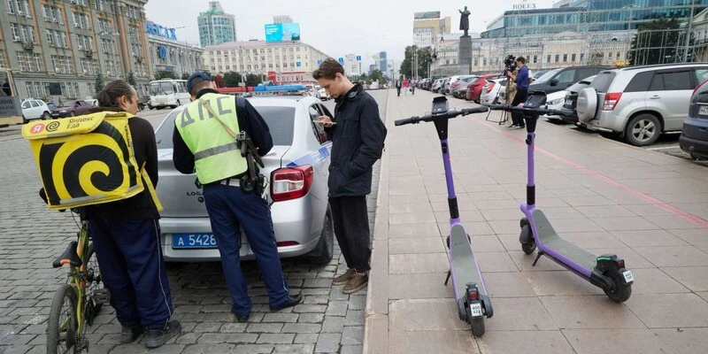 🛴 Самокатчиков хотят официально признать водителями

Минтранс готовит масштабные изменения в ПДД.

