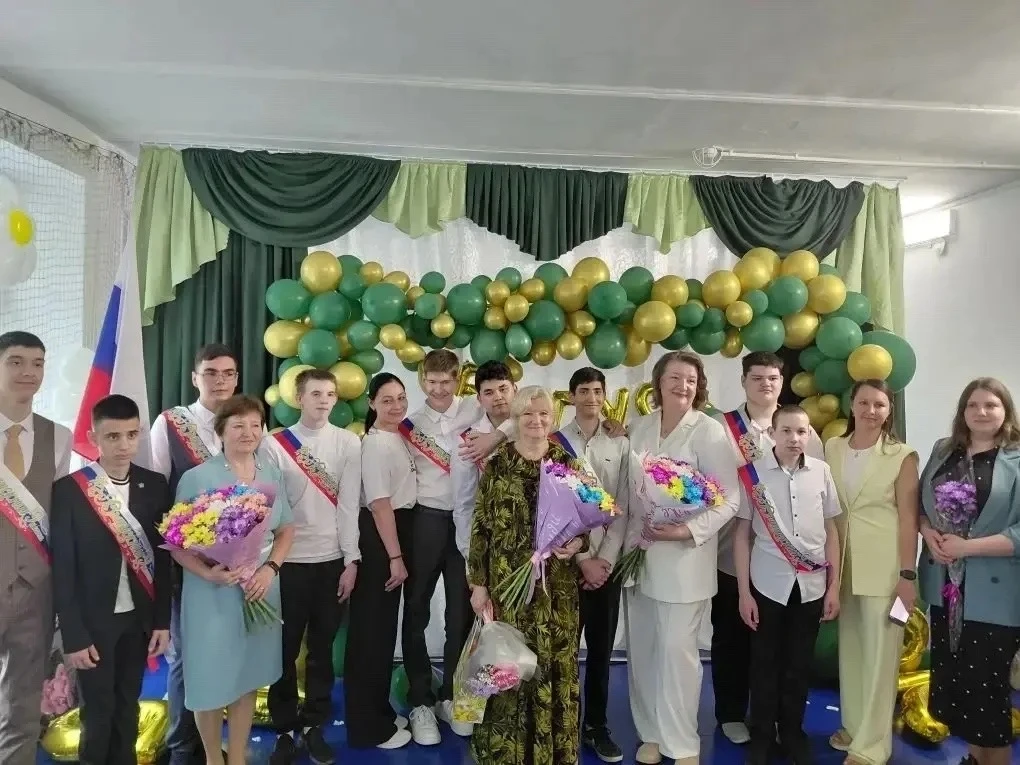 Последний звонок для 9-х классов!

Сегодня в нашей школе прозвенел последний звонок для выпускников 