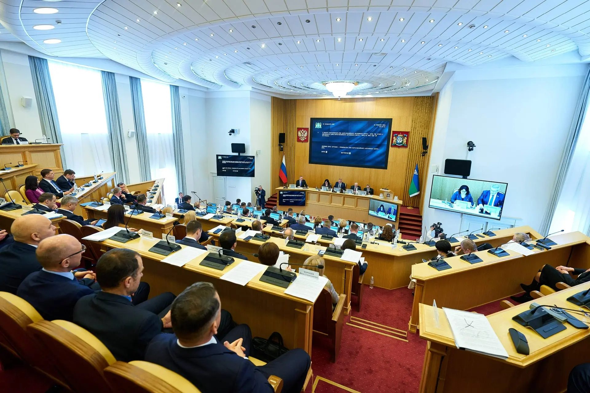 На первом в этом году заседании Думы Югры ее председатель Борис Сергеевич Хохряков представил отчет 