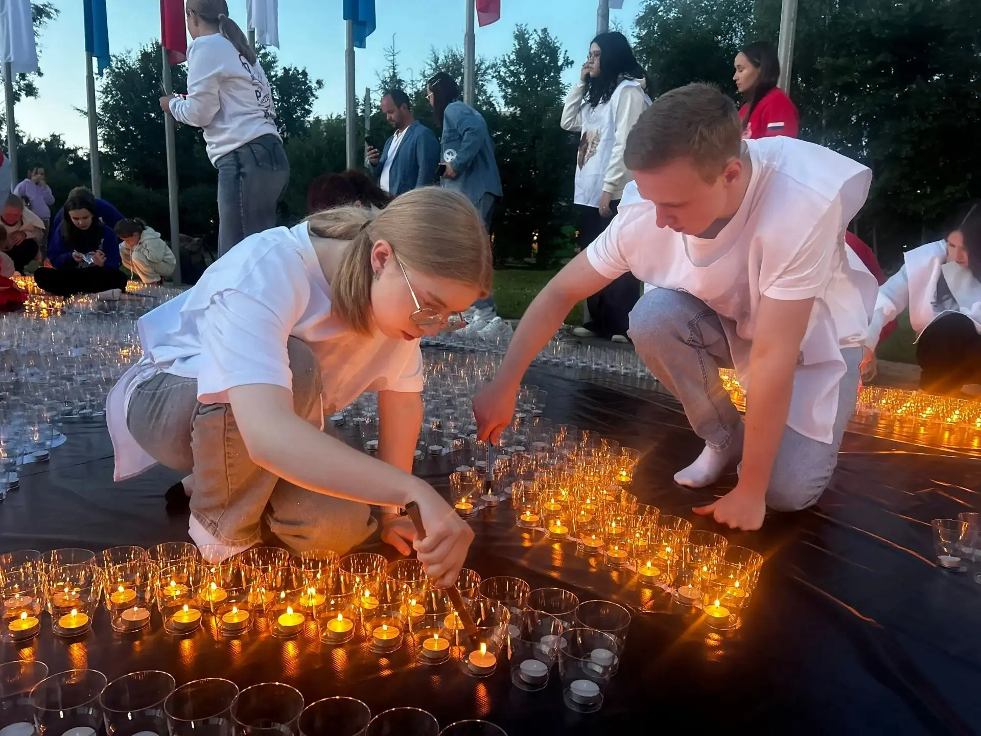 В Патриотическом сквере города Владимир активисты «Волонтёров Победы» совместно с «Единой Россией» п