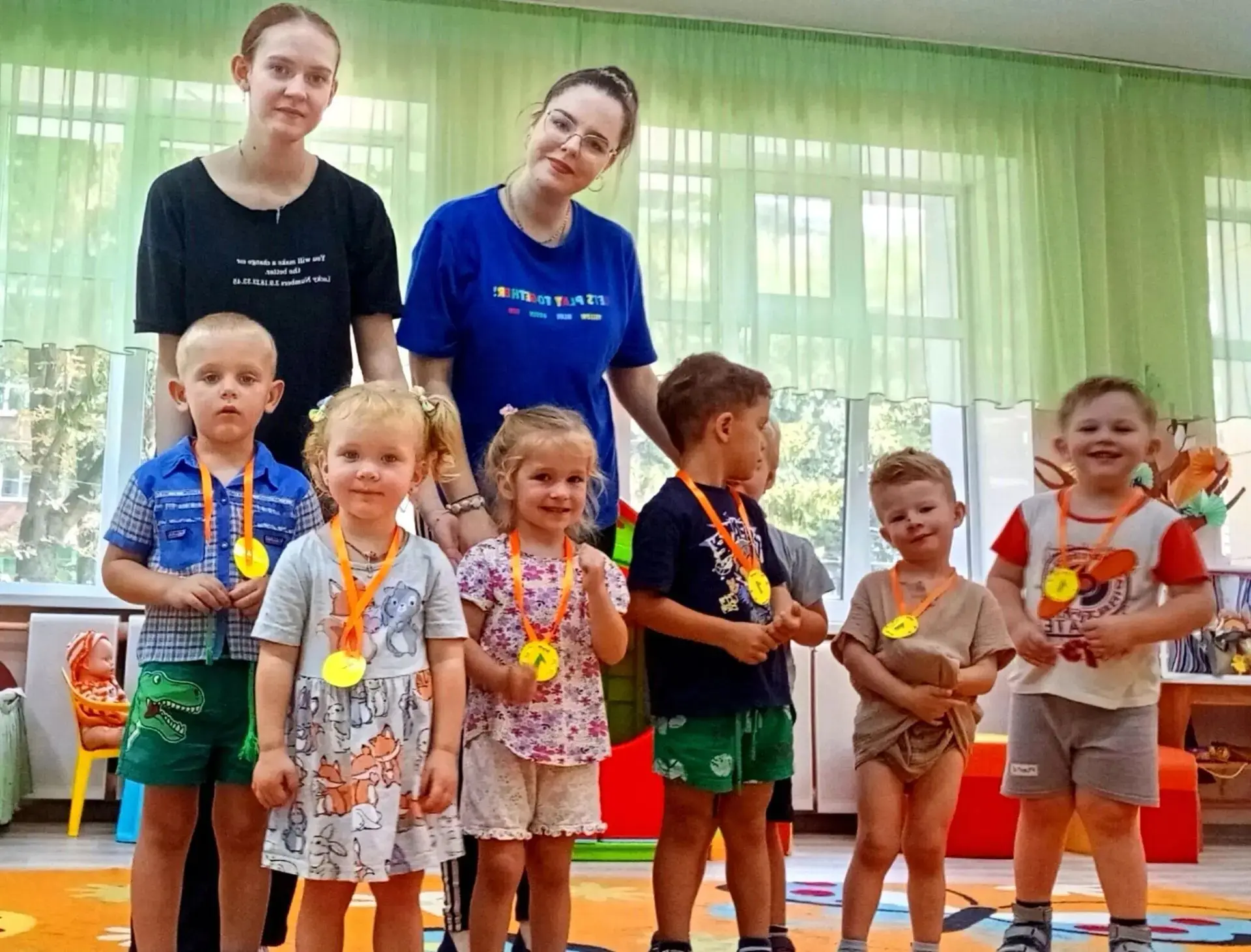 На неделе спорта «Мы любим спорт» в ясельной группе прошло увлекательное физкультурное ...