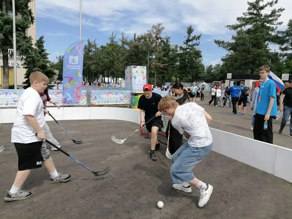 🏆Большие победы начинаются с маленького шага!  Наши ребята сегодня побывали на Фестивале школьного и