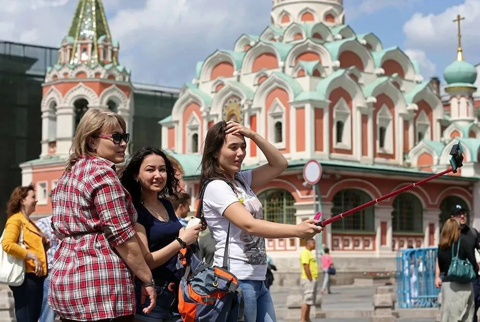 🤑 Поток иностранных туристов в Россию сократился на 20%

По итогам года въездной туризм снизился на