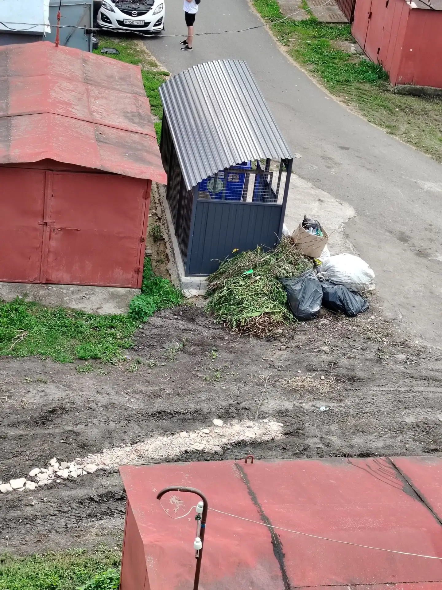 Жители улицы Мичурина города Алатырь снова обратились в редакцию с жалобой на стихийную...