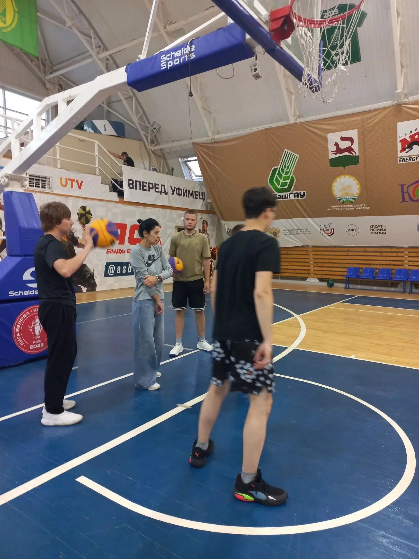 🏀 Дорога на Уфу!

Друзья, наша сборная команда официально выехала на межрегиональный этап Всероссий