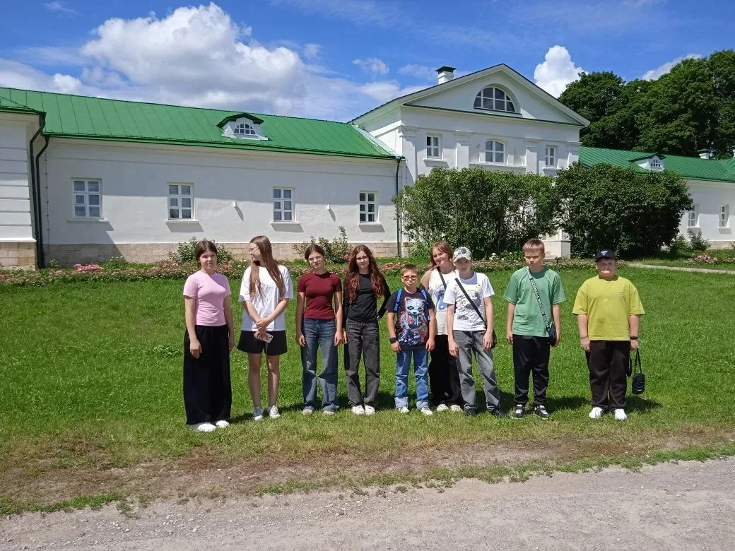 Сегодня ребята из пришкольного патриотического лагеря посетили Ясную Поляну