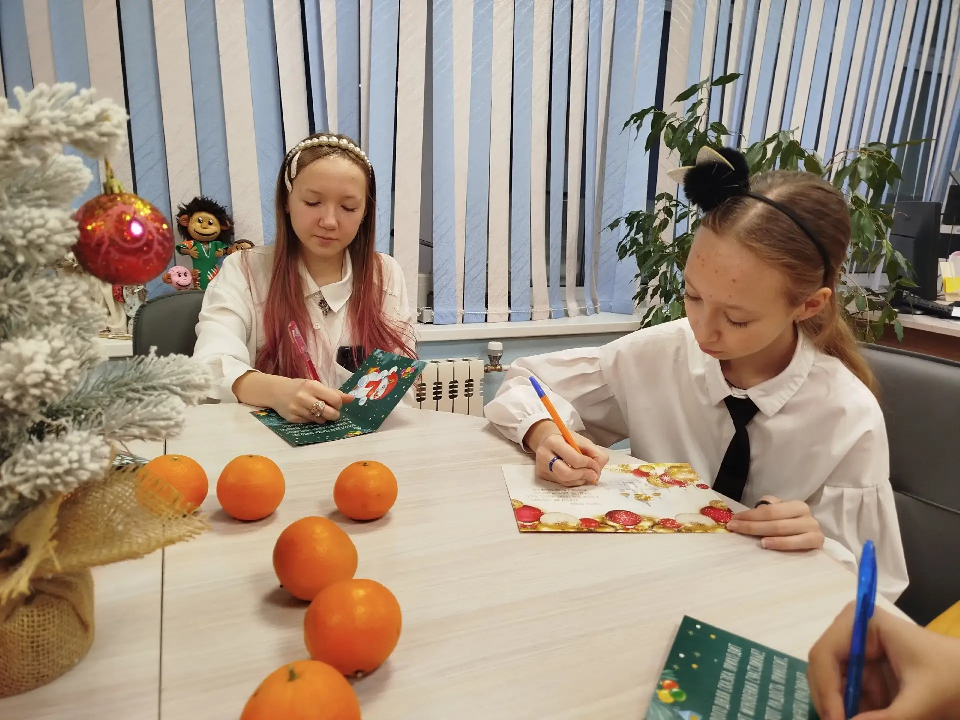 ✉️Связь поколений: наша школа стала частью акции "Внуки по переписке"  ✨В предновогодней суете наши 