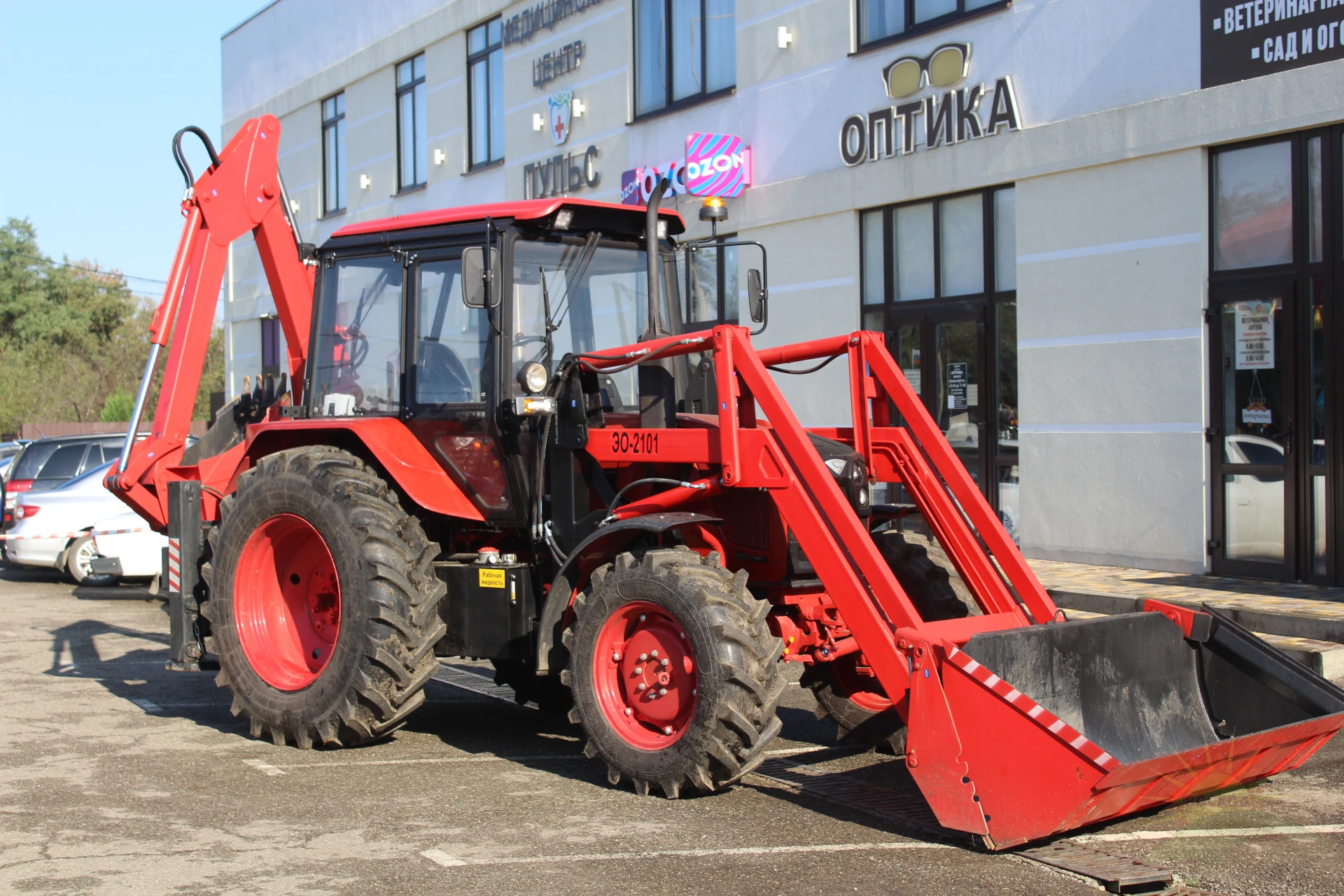 🚜Теперь в пользовании у Холмского сельского поселения есть новенький экскаватор-погруз...