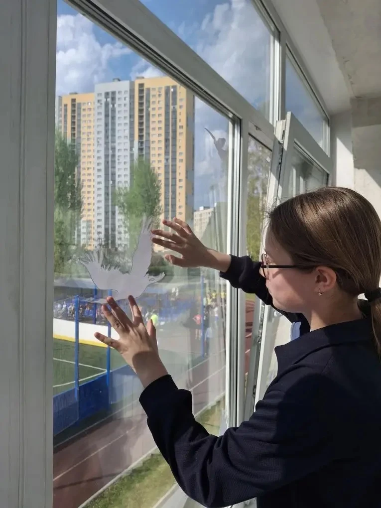 ОКНА ПОБЕДЫ

В преддверии 9 Мая наша большая семья — Лицей 128 — присоединилась к Всероссийской патр