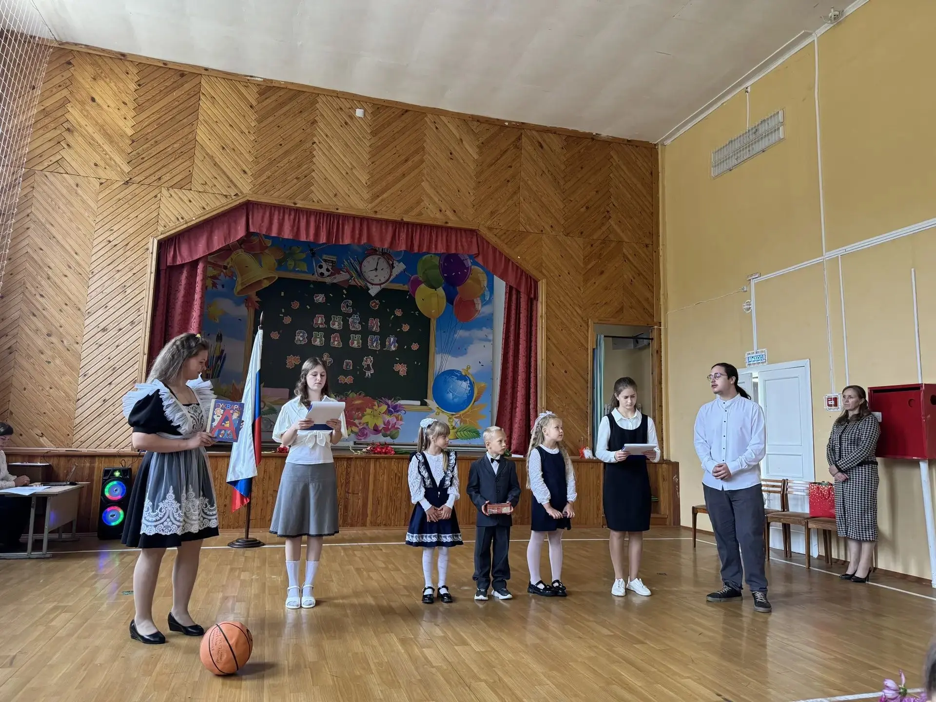 🏫 Начало нового учебного года в нашей школе: торжественная линейка ко Дню знаний 🏫