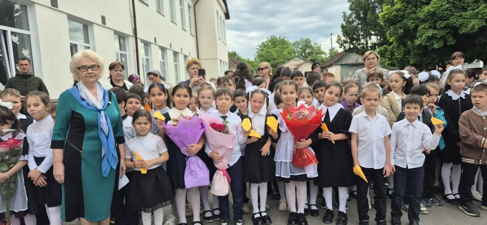 📚🔔 Последний звонок…

🥹Кажется, только вчера выпускники с волнением переступали порог школы, держ
