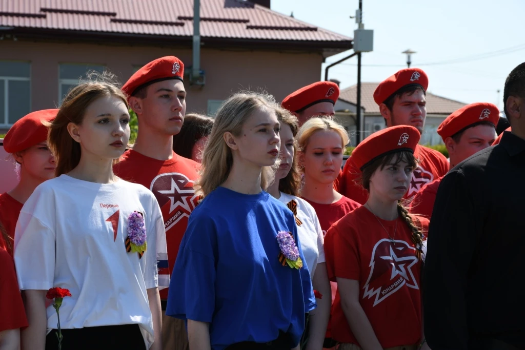 🪖🌷 Память, объединяющая поколения: в поселке Глубоком отметили годовщину Победы  ✅ Сегодня, 8 мая, в