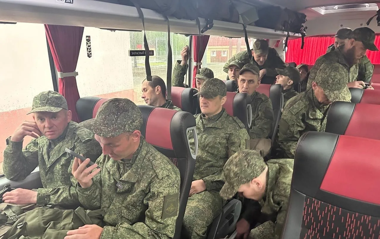 🙏🏻❗️ Россия вернула из украинского плена 205 бойцов   Сейчас освобождённые российские бойцы находятс