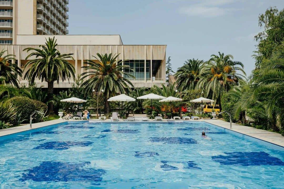 Хит продаж в Абхазии на июнь 2026:

AMZA PARK-HOTEL это крупнейший курортный центр, расположенный в 