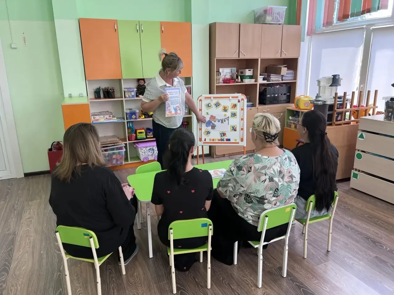 Сегодня в группе «Почемучки» , была проведена встреча-консультация с родителями на тему: «Поручения 