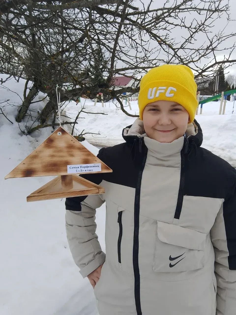 Обучающиеся 5 «В» и 5 «Л» классов приняли участие в ежегодной экологической акции «Покорми птиц». Бл